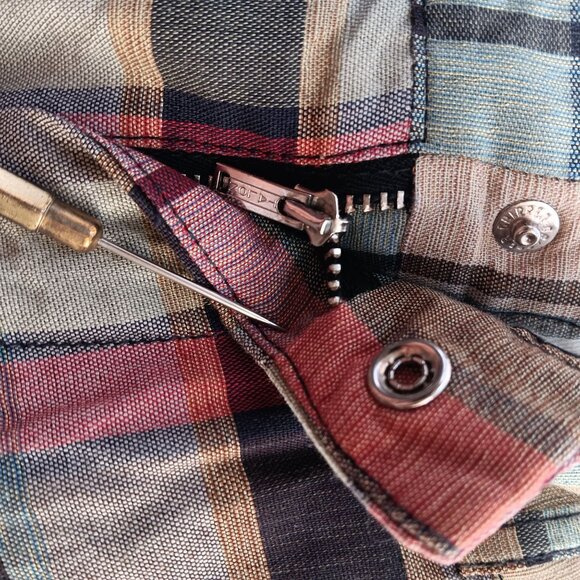 26 Waist X-SMALL True Vtg 1970s M ens IVY LEAGUE PLAID Steel Zip Shorts - Picture 3 of 6